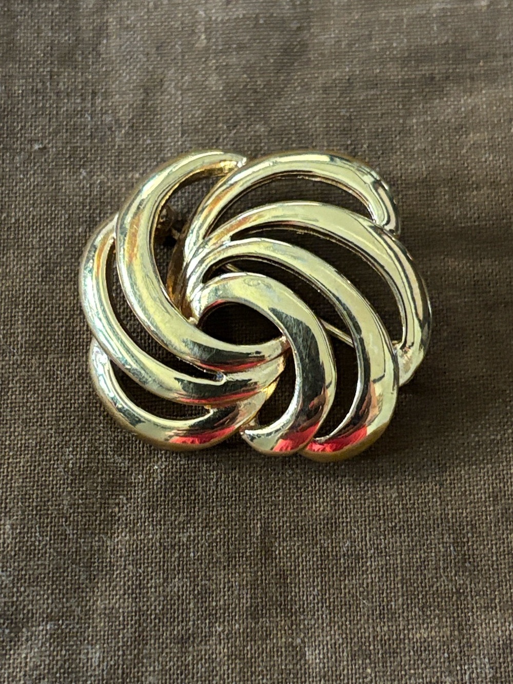 Vintage Napier Gold Swirl Button-Style Brooch Pin Elegant Women's Jewelry